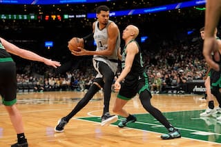 Wembanyama y Fox anotan 21 puntos cada uno en victoria de Spurs 100-95 sobre Celtics