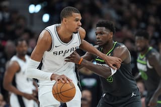 Wembanyama y los Spurs se reponen y propinan a los Wolves su peor paliza en playoffs para empatar la serie