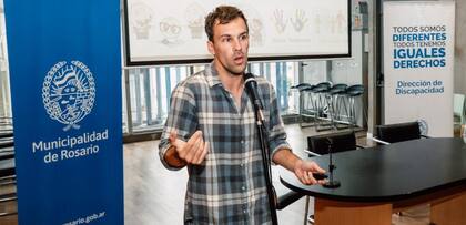 “Wenchy” es residente de Neurología. Trabaja en un hospital público, algo que lo apasiona y le llena el corazón de orgullo.