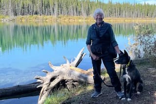 Tiene 76 años, abrió su canal de YouTube y documenta su viaje por Canadá en una caravana