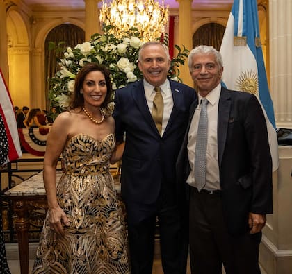 Wendy y Marc Stanley junto al ministro de Justicia de la Nación, Mariano Cúneo Libarona