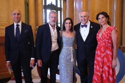 Wendy y Marc Stanley reciben a Alejandro Pitashny, presidente Templo Libertad y Rothschild & Co. Argentina y a Jorge Knoblovits, presidente de DAIA, y a su esposa, Laura Aisiks