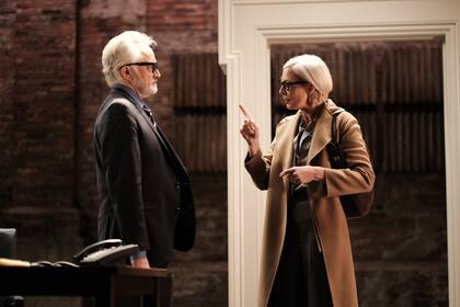 Bradley Whitford y Allison Janney en una escena de la reunión del elenco de The West Wing, a beneficio y por única vez, en un especial que se verá esta noche en los Estados Unidos