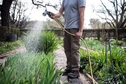 West Palm Beach restringe el uso del riego