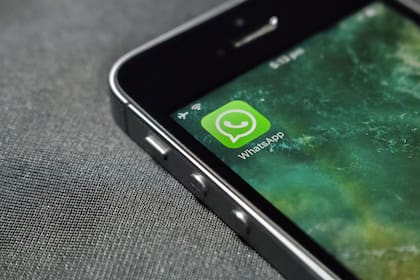 WhatsApp es una de las apps más usadas por los argentinos, y muchos se preguntan qué significa no cambiar nunca la foto de perfil (Foto: Canva)