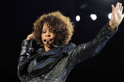 Por su actuación en la película, Whitney Houston pasó de la fama al mito