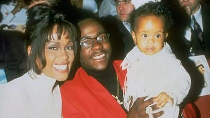 Whitney Houston y Bobby Brown junto con su hija Bobbi Kristina en 1994