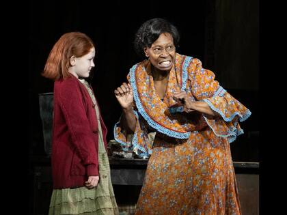 Whoopi Goldberg en Annie, obra para la que trabajó en Nueva York y que recién finaliza