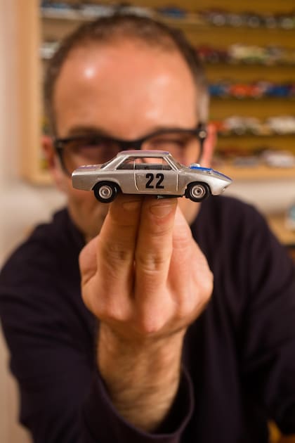 Wiemeyer muestra orgulloso es un Torino de TC del año 1967. "Con este auto debutó el Torino en las carreras de Argentina. La pieza que tengo es artesanal, hecha por el reconocido coleccionista, Gustavo Ambrosio", dice. 