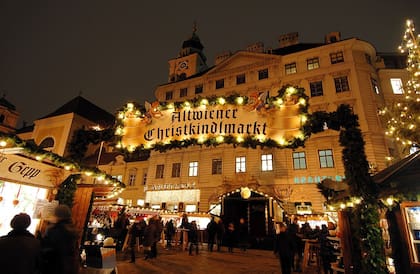 Wiener Christkindlmarkt es uno de los mercados navideños más antiguos en Austria (Wikimedia Commons/Johann Werfring)