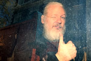 Trump ofreció indultar a Assange si revela la fuente de documentos demócratas