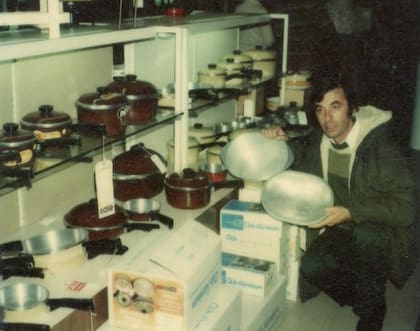 Wilder Yasci, descubrió en Nueva York las ollas de aluminio. Lo llamativo es que eran distintas a las que usualmente se comercializaban en aquellos tiempos que eran de bronce, acero, chapa o hierro.