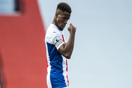 Wilfried Zaha, capitán de Crystal Palace, fue la figura en el 3-1 de su equipo ante Manchester United en Old Tafford al anotar dos goles.