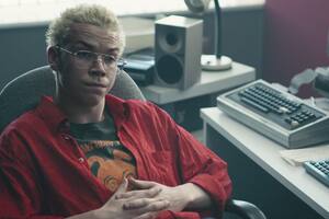 Uno de los actores de Bandersnatch se aleja de las redes por su salud mental