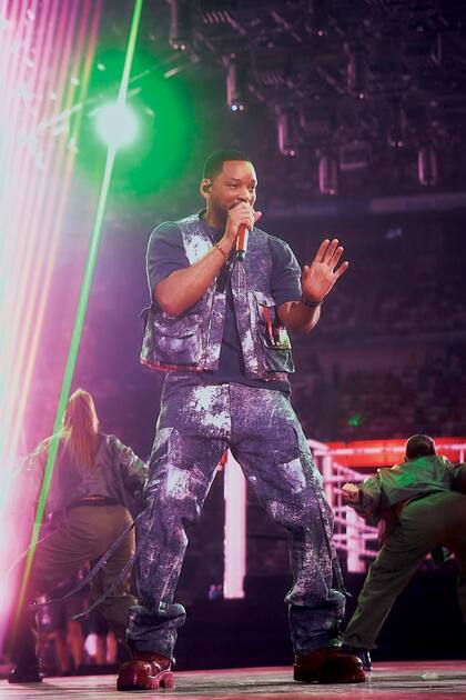 Will Smith interpretó su nueva canción, "You Can Make It",ante más de 85 mil personas.