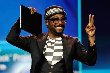 Will.i.am, de los Black Eyed Peas, pasó por BlackBerry y ahora está con Intel