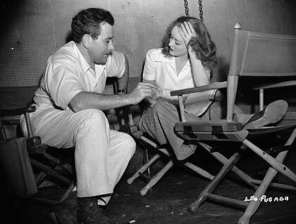William Wyler y Bette Davis en el rodaje de La loba
