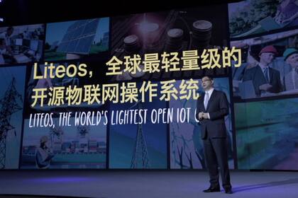 William Xu, director de Estrategia y Marketing de Huawei, durante la presentación de LiteOS