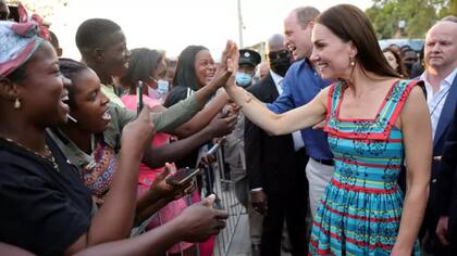 William y su esposa Kate participaron en varios eventos multitudinarios en Jamaica en los que fueron recibidos con entusiasmo por parte de la población local