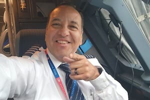 El adiós del piloto puertorriqueño que cantaba salsa en sus vuelos