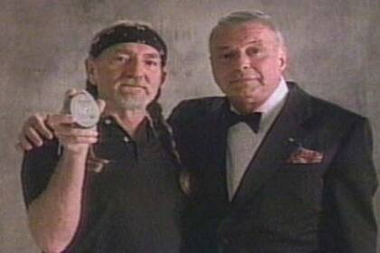 Willie Nelson y Frank Sinatra, muchos años antes de que el músico country pensara en homenajear a "La Voz" con dos discos