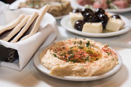 Una de las filosofías del lugar es que: "todo se prepara en el momento" en las hornallas, horno y parrilla