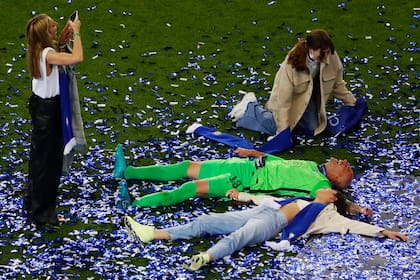 Willy Caballero festejando la Champions con su familia