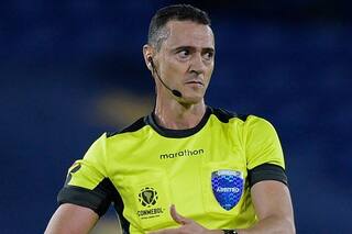 El árbitro del debut: del "recuerdo amargo" de Argentina a su último gran error