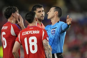 Chile estalló por la eliminación: furia contra el árbitro, acusación de "robo" y el primero fracaso de la era Gareca