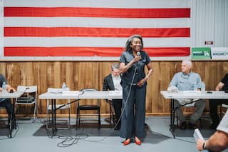 Quién es la candidata de Donald Trump en las elecciones de Virginia