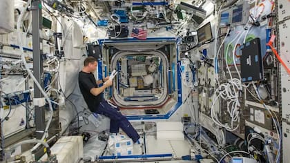 Wiseman pasó seis meses como ingeniero de vuelo en la Estación Espacial Internacional durante la Expedición 41, en 2014