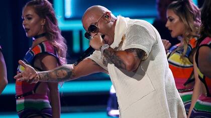 Wisin interpretó "Vacaciones" en la entrega de los Grammy Latino 2016