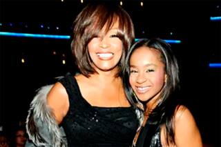 Las vidas paralelas de Whitney y su hija: drogas, amores destructivos y muerte