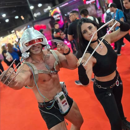 Wolverine y X-23, dos personajes del universo de los X-Men representados por fanáticos en la Argentina Comic Con 2024
