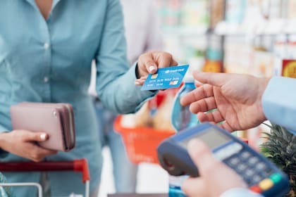 Las tarjetas de crédito tienen un monto máximo que pueden utilizar para realizar los pagos y compras