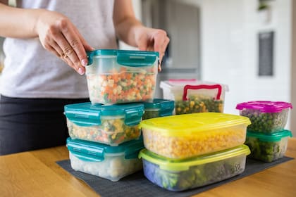 Wood recomienda usar alimentos precocinados simples, como verduras congeladas, para preparar más fácilmente comidas caseras equilibradas