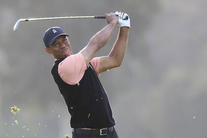 Woods empezó muy bien, con un águila y dos birdies en el recorrido de ida, pero dos bogeys en el de vuelta lo rezagaron; se ubica 17º en Pacific Palisades.