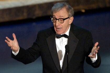 Woody Allen ganó casi todas sus estatuillas en la categoría mejor guión (tres veces); sin embargo, fue solo una vez a la ceremonia
