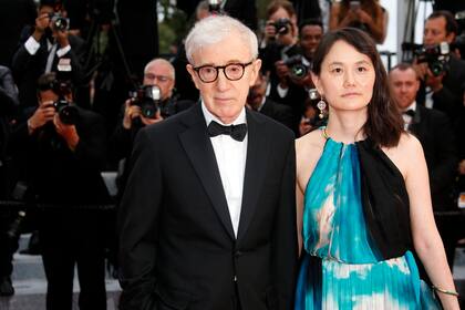 Woody Allen y su esposa Soon Yi, en la apertura del festival