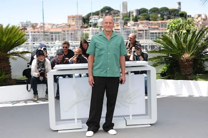 Woody Harrelson optó por un look relajado