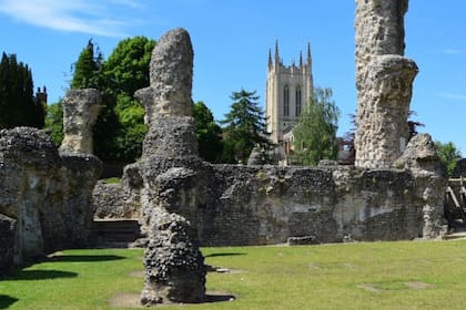 Las ruinas de la abadía de Bury St. Edmunds. Según los historiadores, los niños habrían seguido el ruido de las campanas hasta llegar al pueblo