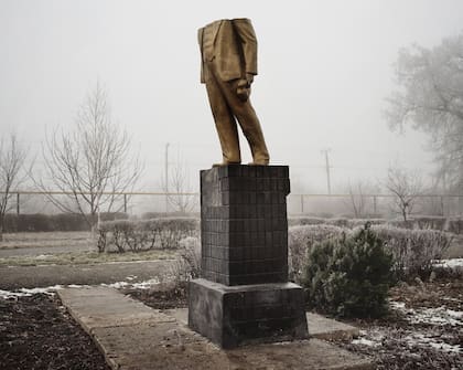 World Press Photo 2022. Estatua decapitada de Lenin en la ciudad de Kotovsk (llamada Podilsk desde 2016) en Ucrania