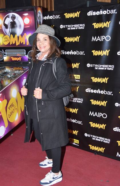 Ana María Picchio, con gorro, mochila y zapatillas deportivas y una actitud envidiable, también fue de la partida