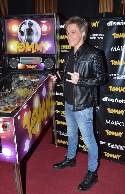 Después de haber incursionado en el teatro musical en la puesta de Rock Of Ages, CAE tampoco quiso perderse el estreno