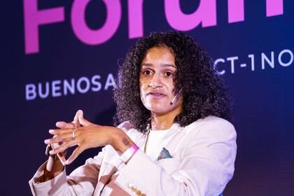 X Eyeé es asesor político senior en UC Berkeley y lidera Malo Santo, una consultora que capacita a empresas de la talla de L’Oreal o Mozilla para crear una IA inclusiva