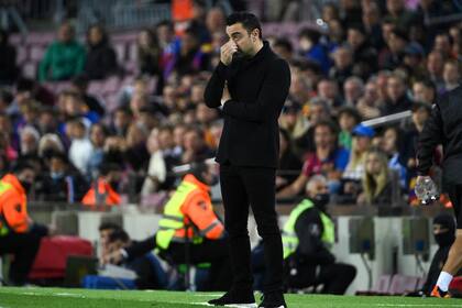 Xavi, con cara de preocupación. Luego de una gran inversión millonaria, su equipo quedó afuera de los octavos de final de la Champions League