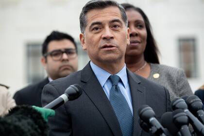 Xavier Becerra fue elegido por la administración Biden como el nuevo secretario de Salud, una decisión que debe ser confirmada por el Senado