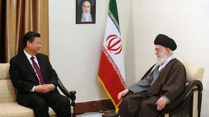 Xi con Jamenei en Teherán en 2016