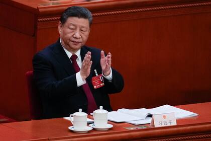 Xi Jinping aplaude durante la sesión de apertura de la Asamblea Popular Nacional, el 5 de marzo pasado