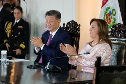 Xi Yinping y la presidenta peruana Dina Boluarte durante la inauguración del puerto de Chancay